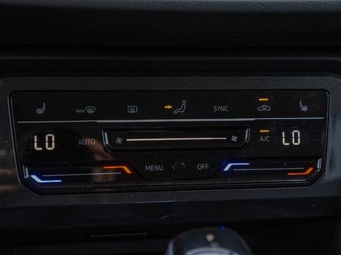 Used 2024 Volkswagen Tiguan SE image 20