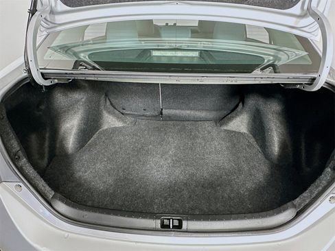 Used 2016 Toyota Corolla LE image 23