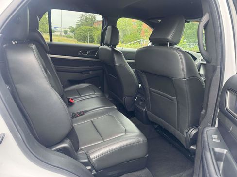 Used 2019 Ford Explorer XLT w/ Equipment Group 202A AWD/4WD image 40