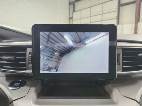 Used 2024 Ford Explorer XLT w/ Equipment Group 202A image 28