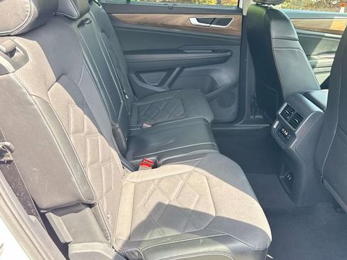 Used 2024 Volkswagen Atlas SE image 10