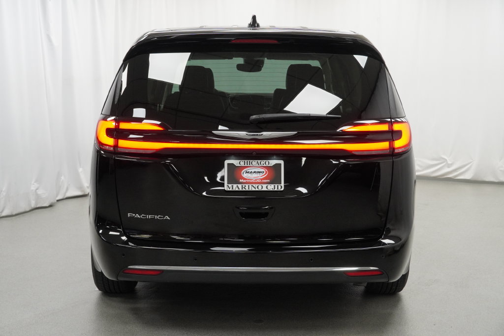 Certified 2024 Chrysler Pacifica Touring-L FWD image 19