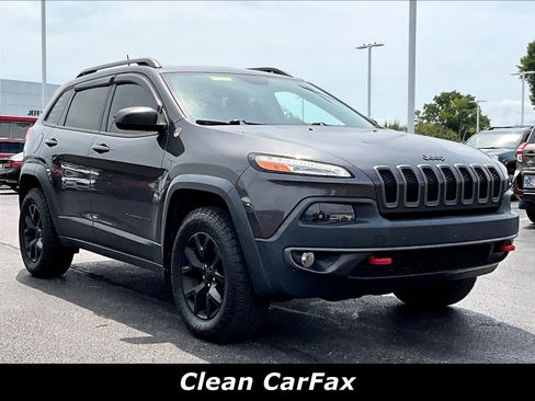 Used 2016 Jeep Cherokee Trailhawk w/ Comfort/Convenience Group AWD/4WD image 3
