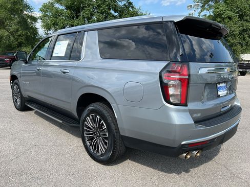 Used 2024 Chevrolet Suburban Premier AWD/4WD image 7