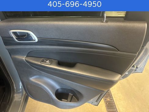 Used 2019 Jeep Grand Cherokee Altitude image 25