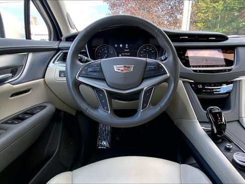 Used 2024 Cadillac XT5 Premium Luxury w/ Technology Package AWD/4WD image 4