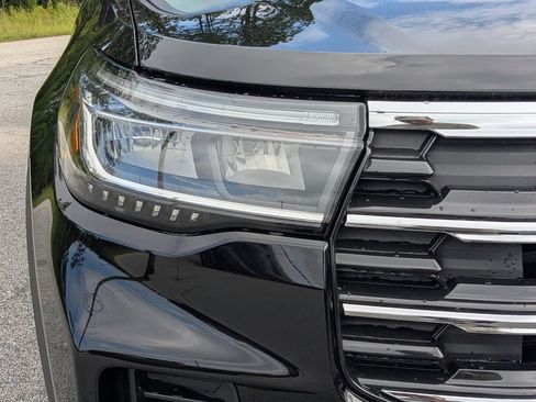 New 2026 Ford Explorer Active RWD image 7