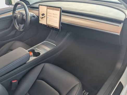 Used 2023 Tesla Model 3 Standard Range image 12