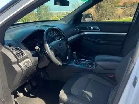 Used 2017 Ford Explorer XLT FWD image 9