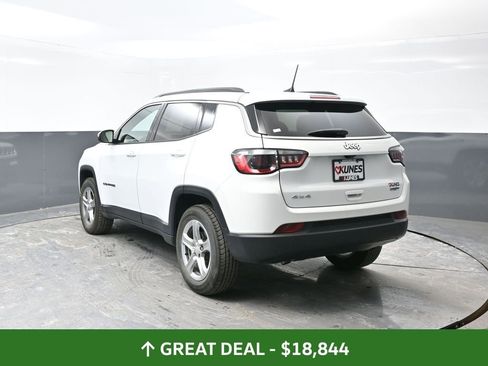 Used 2024 Jeep Compass Latitude image 11