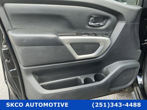 Used 2022 Nissan Titan SV image 12