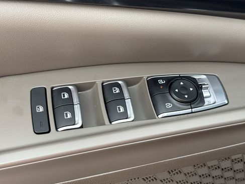 Used 2026 Kia Carnival FWD image 15