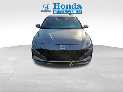 Used 2023 Hyundai Elantra SEL w/ Convenience Package FWD image 2
