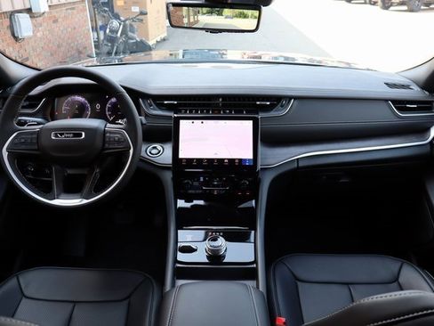 New 2025 Jeep Grand Cherokee Limited w/ Luxury Tech Group II image 42