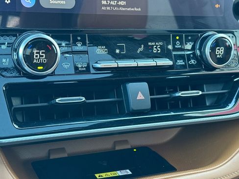 Used 2023 Toyota Highlander Platinum image 20