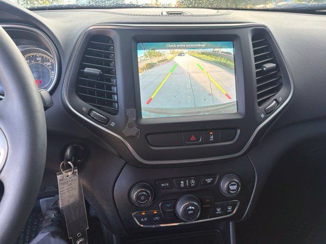 Used 2022 Jeep Cherokee Latitude w/ Trailer Tow Group AWD/4WD image 31