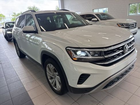 Used 2023 Volkswagen Atlas SE w/ Panoramic Sunroof Package FWD image 3