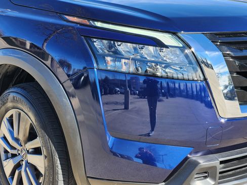 Used 2025 Nissan Pathfinder SV w/ SV Premium Package image 6