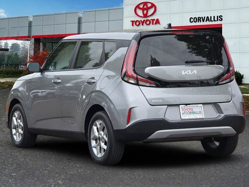 Used 2025 Kia Soul LX w/ LX Technology Package FWD image 6