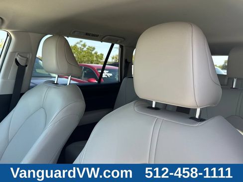 Used 2024 Toyota Grand Highlander FWD image 11