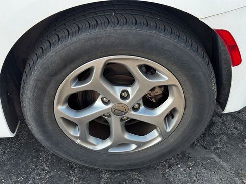 Certified 2023 Chrysler Pacifica Limited FWD image 11