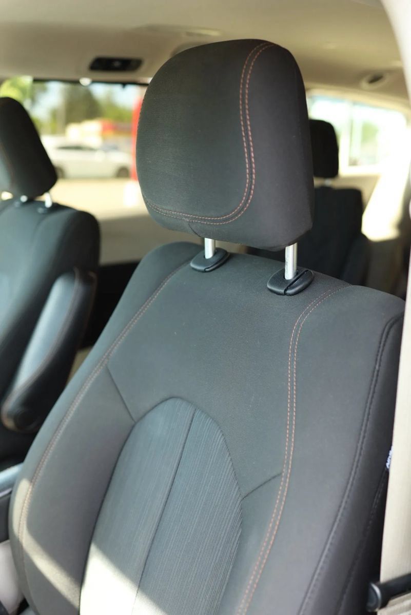 Used 2020 Chrysler Pacifica Touring w/ Advanced Safetytec Group FWD image 15
