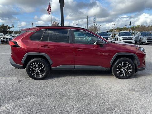 Used 2019 Toyota RAV4 LE image 7