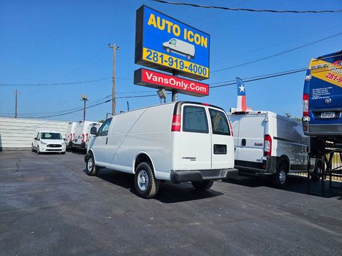 Used 2014 Chevrolet Express 2500 RWD image 22