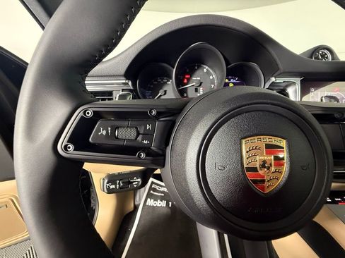 New 2025 Porsche Macan image 39