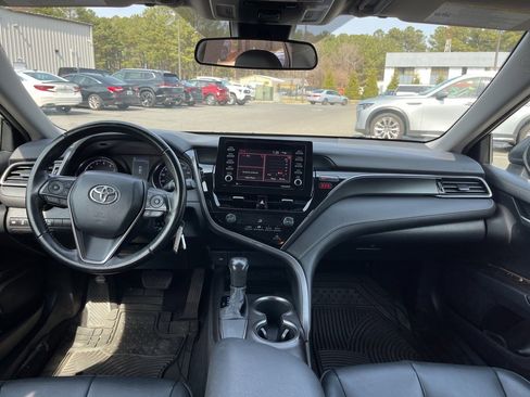 Used 2021 Toyota Camry SE image 8