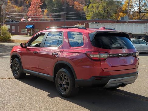 Used 2023 Honda Pilot TrailSport image 6
