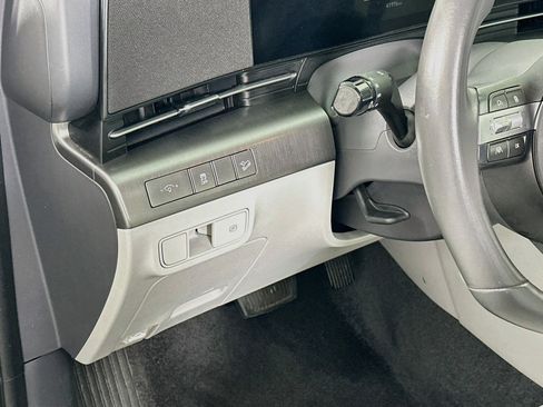 Used 2025 Hyundai Kona SEL FWD image 17