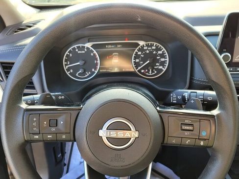 Used 2023 Nissan Rogue SV image 26