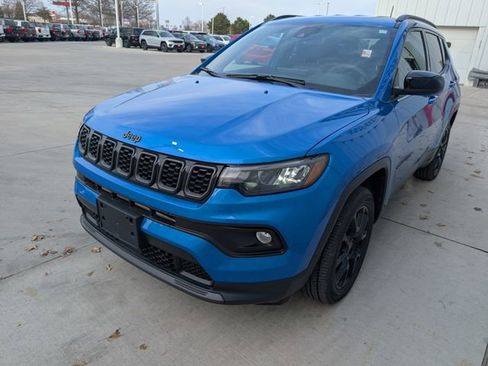 Used 2025 Jeep Compass Latitude w/ Convenience Group image 22