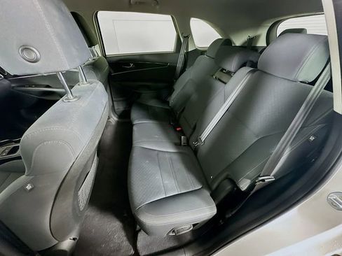 Used 2019 Kia Sorento AWD V6 image 23