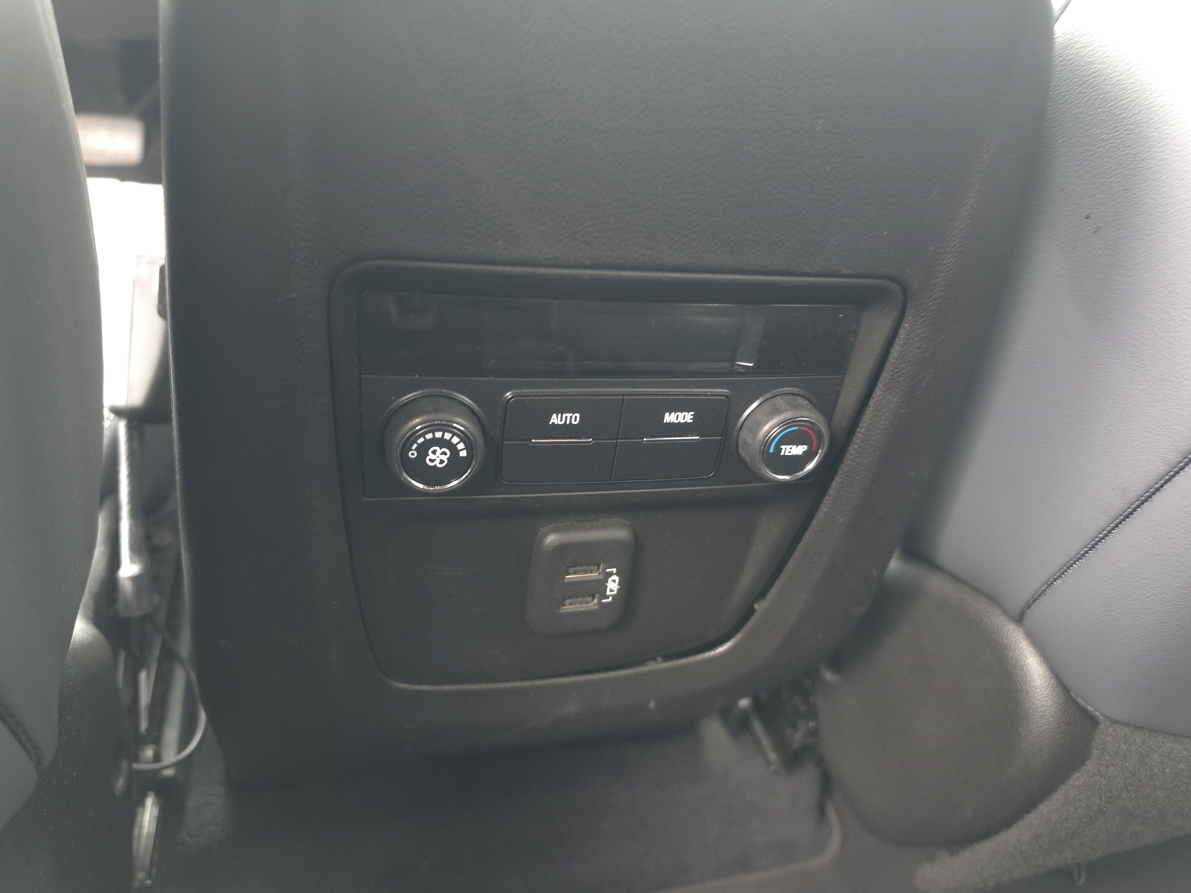 Used 2023 Buick Enclave Essence w/ Experience Buick Package FWD image 28