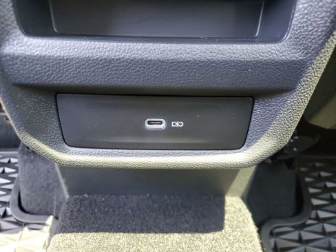 Certified 2025 Volkswagen Taos SE AWD/4WD image 12
