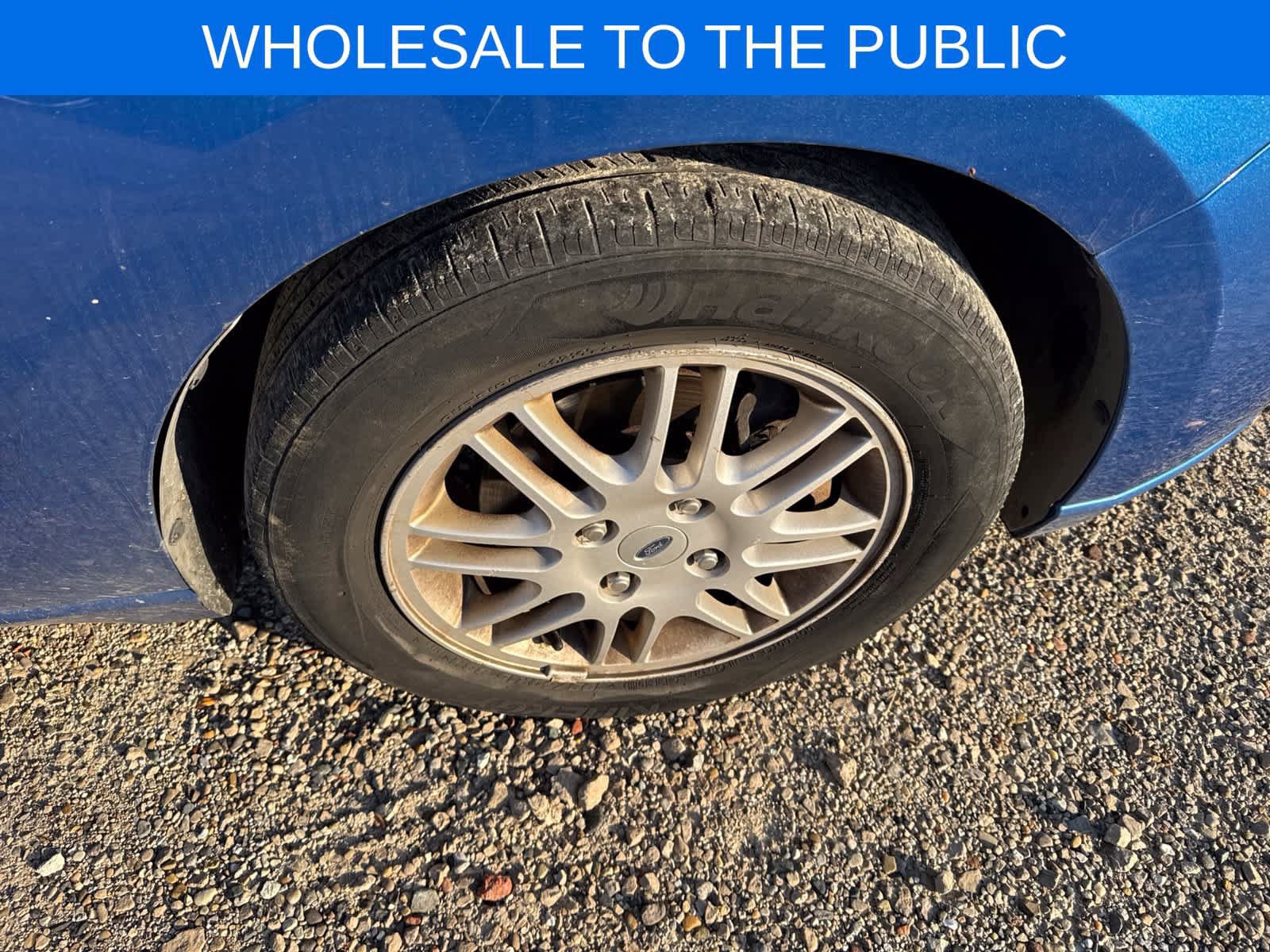 Used 2010 Ford Focus SE FWD image 5