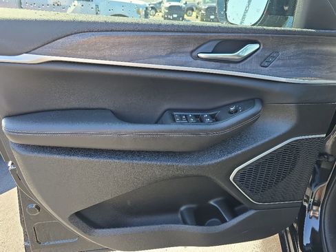 New 2026 Jeep Grand Cherokee L Limited AWD/4WD image 8