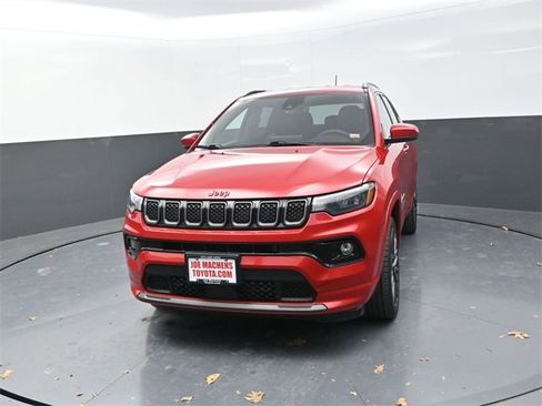 Used 2023 Jeep Compass Limited image 2