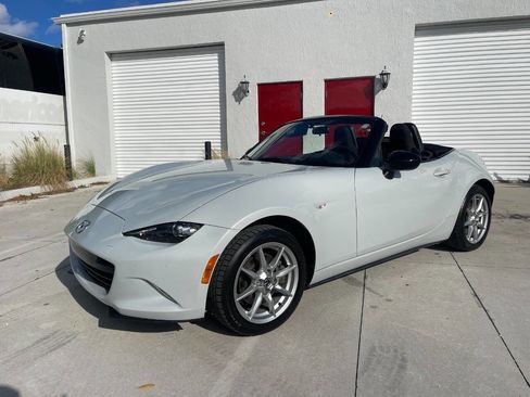 Used 2016 MAZDA MX-5 Miata Sport image 4