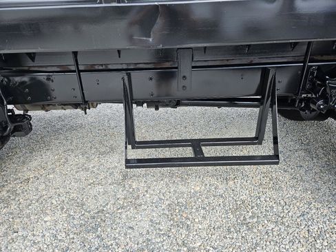 Used 2011 Ford F750 2WD Regular Cab Super Duty image 16