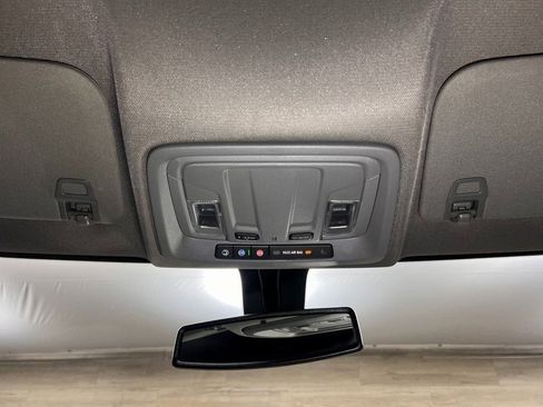 Used 2022 Chevrolet Silverado 2500 Custom w/ Custom Value Package image 17