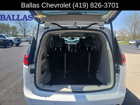 Used 2024 Chrysler Pacifica Touring-L FWD image 27