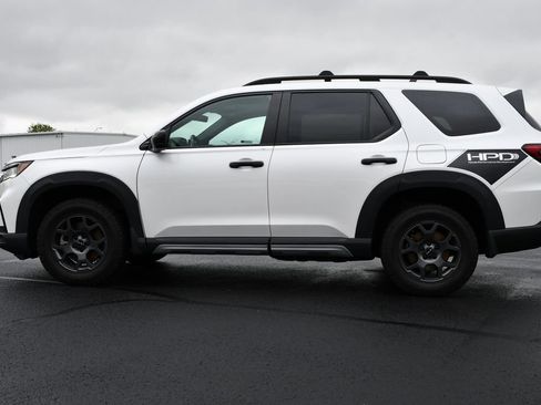 Used 2023 Honda Pilot TrailSport image 4
