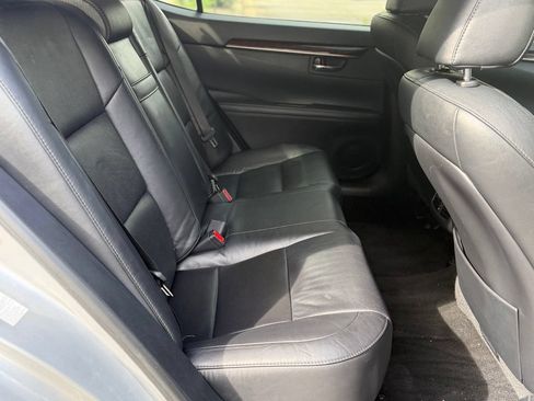 Used 2013 Lexus ES 350 w/ Luxury Pkg FWD image 16