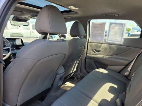 Used 2025 Hyundai Elantra SEL FWD image 14
