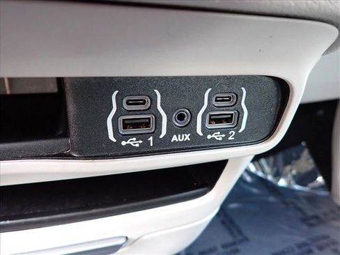 Used 2021 Chrysler Voyager Lxi FWD image 18
