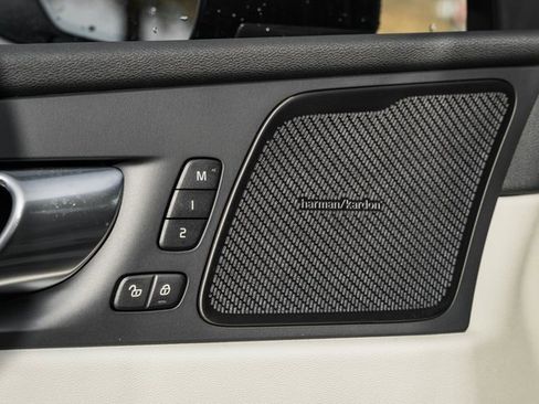 New 2026 Volvo XC60 B5 Ultra w/ Protection Package Premier image 38