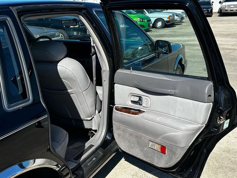 Used 1997 Lincoln Town Car Executive image 48